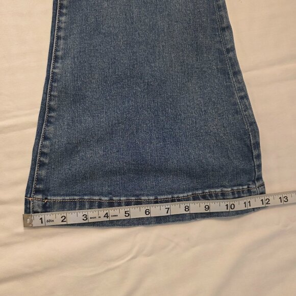 American Eagle Women's Curvy Super Hi-Rise, Next Level Stretch Flare Denim Jeans - Picture 8 of 8